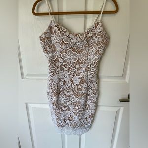 NWT Guess Nude & White Floral Lace Dress